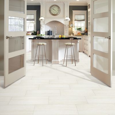 tile flooring in a large Oregon City kitchen